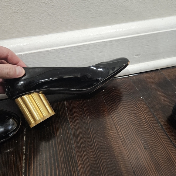 Used - Picture 2 of 8